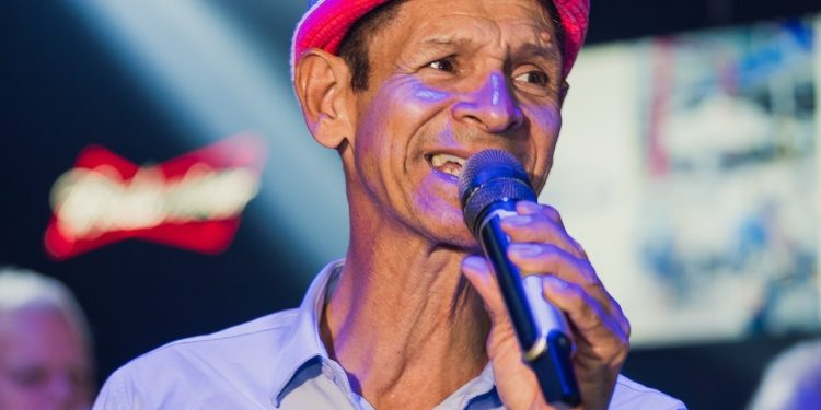 Músico linharense comemora 42 anos de carreira com show nesta sexta-feira (22)