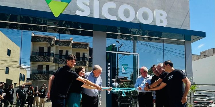 Sicoob Conexão reinaugura agência em balneário do Norte do ES