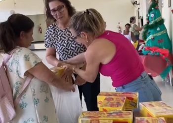 Prefeitura de cidade do Norte do ES distribui quase mil cestas natalinas a moradores