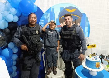 Garoto de Sooretama realiza sonho ao receber policiais militares em sua festa de aniversário
