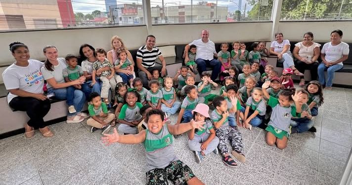 31 anos de Sooretama: alunos da educação infantil conhecem a sede da Prefeitura