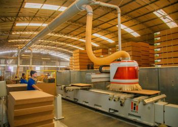 100 vagas de emprego abertas na indústria moveleira de Linhares