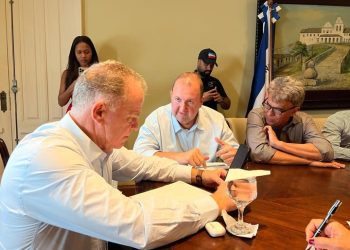 Prefeito de Sooretama se reúne com Casagrande e obtém apoio para obras no município