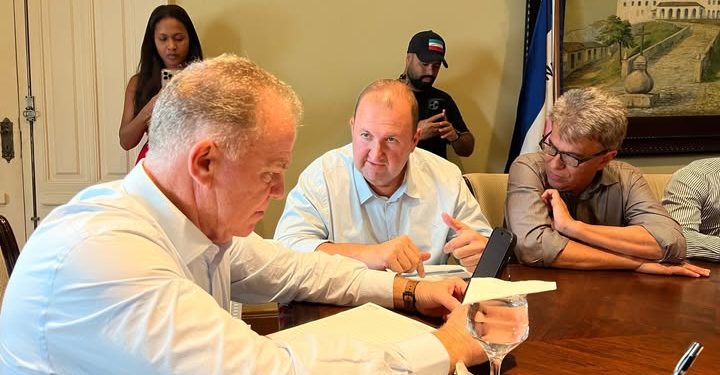 Prefeito de Sooretama se reúne com Casagrande e obtém apoio para obras no município