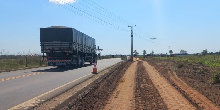 Começam obras de acostamentos na rodovia ES 245 entre Linhares e Rio Bananal