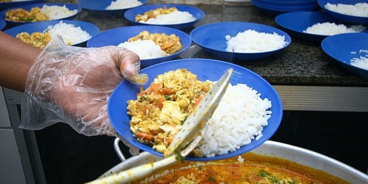 Alunos de Sooretama recebem almoço nas escolas durante as férias escolares