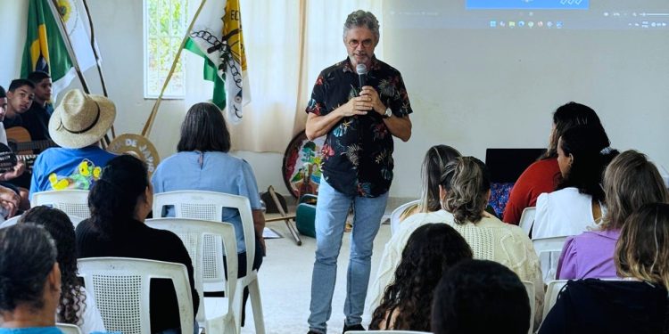 Escola de Jaguaré conscientiza sobre uso excessivo de telas entre adolescentes