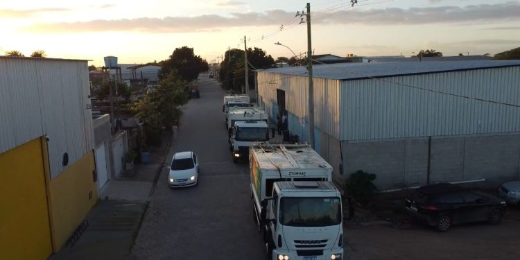 Sooretama reforça limpeza urbana com dois novos caminhões coletores