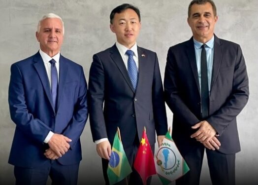 Prefeito recepciona Cônsul-Geral da China na Feira Internacional do Café Conilon de Jaguaré