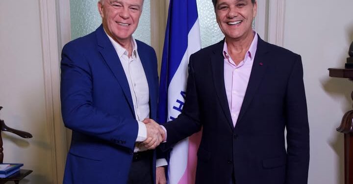 Casagrande anuncia Ricardo Ferraço como escolhido para sucedê-lo no Governo do Estado