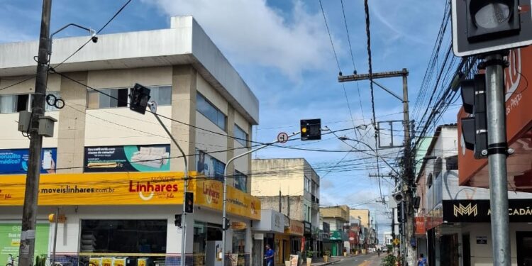 Melhoria da mobilidade urbana: Sooretama recebe semáforos e terá principais avenidas asfaltadas