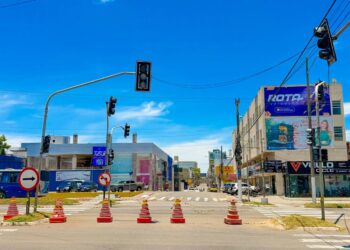 Semáforo inoperante há dias causa transtornos à mobilidade em Linhares