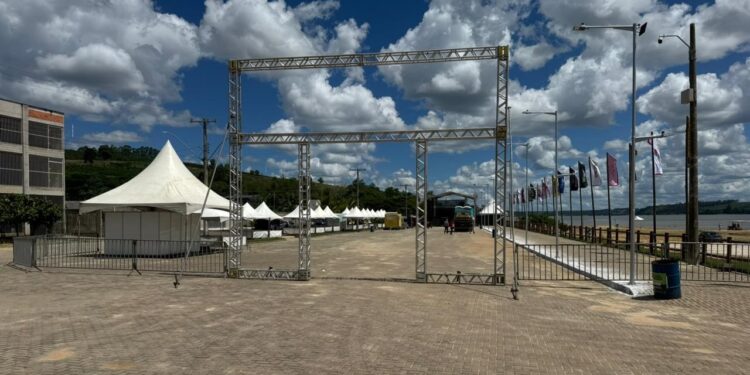 Carnaval de Sooretama começa nesta sexta-feira (13) com cinco dias de festa na Lagoa Juparanã