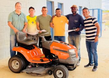 Sooretama disponibiliza mini tratores para reforçar manutenção de campos de futebol