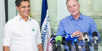 Casagrande anuncia saída do governo e Ricardo Ferraço assumirá o cargo em abril