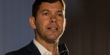 Arnaldinho seguirá prefeito de Vila Velha e não sinaliza apoio a nenhum candidato ao Palácio Anchieta