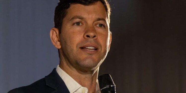 Arnaldinho seguirá prefeito de Vila Velha e não sinaliza apoio a nenhum candidato ao Palácio Anchieta