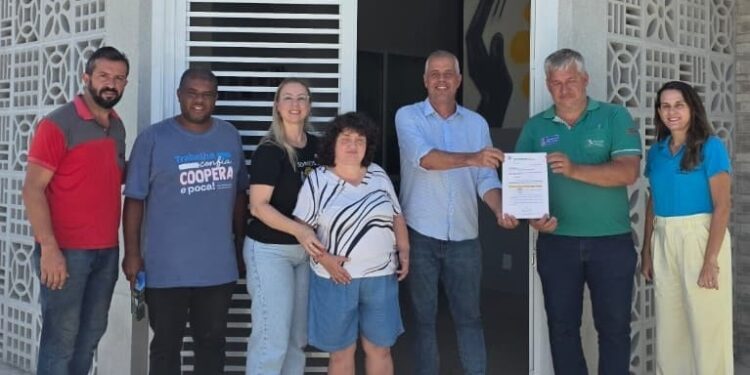 Deputado Evair de Melo reforça apoio à APAE de Marilândia