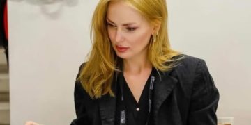 Sedu responde sobre afastamento de diretora em Linhares, mas não comenta manifestos por reintegração