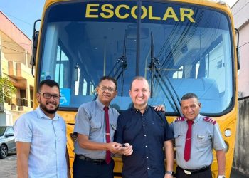 Prefeitura de Sooretama entrega novo ônibus para reforçar transporte escolar