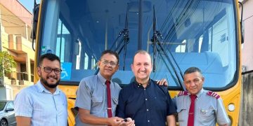 Prefeitura de Sooretama entrega novo ônibus para reforçar transporte escolar
