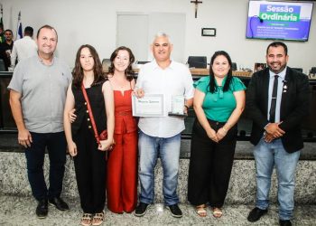 Ex-vereador Edson Isidoro recebe Moção de Aplausos na Câmara de Sooretama