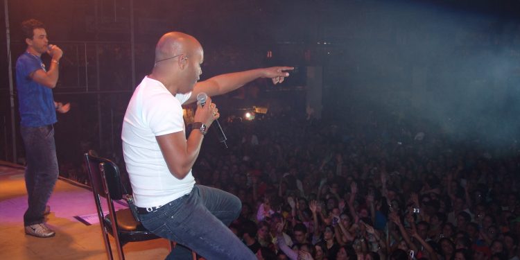 Jornal Norte Capixaba registrou show de Rick e Renner em Marilândia há 18 anos