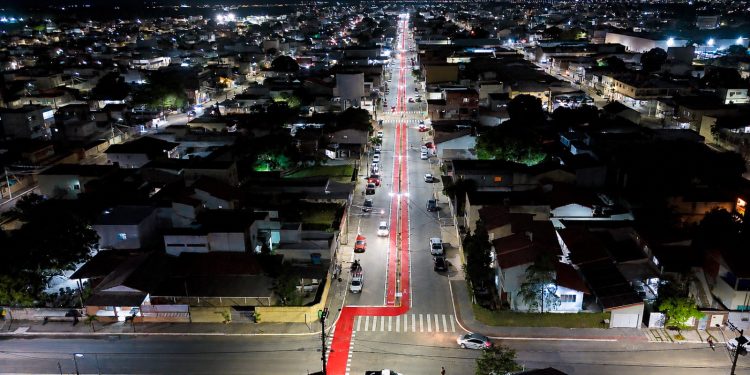 Ciclovia, iluminação e novo visual: o antes e o depois da principal avenida do bairro Interlagos em Linhares